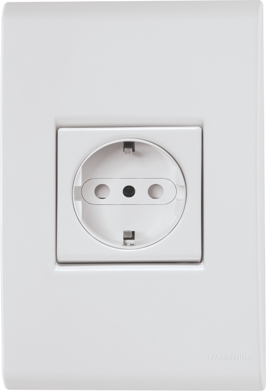 CONJUNTO ARMADO TOMACORRIENTE SCHUCKO 2P+T 16A 250V BLANCO LIZ